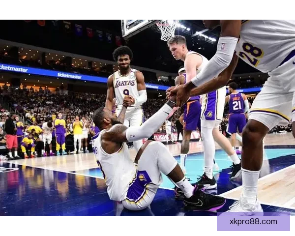 NBA历史首例父子同场助攻 布朗尼接詹姆斯传球命中三分